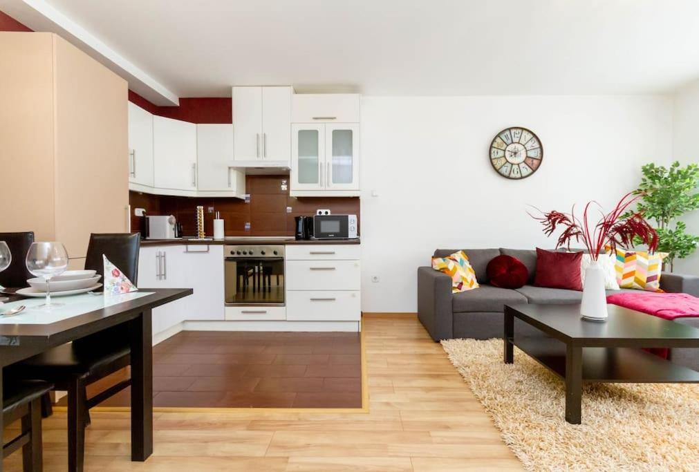 Family Lux Lounge In Voeroesmarty Street By Nw Apartment Budapest Ngoại thất bức ảnh